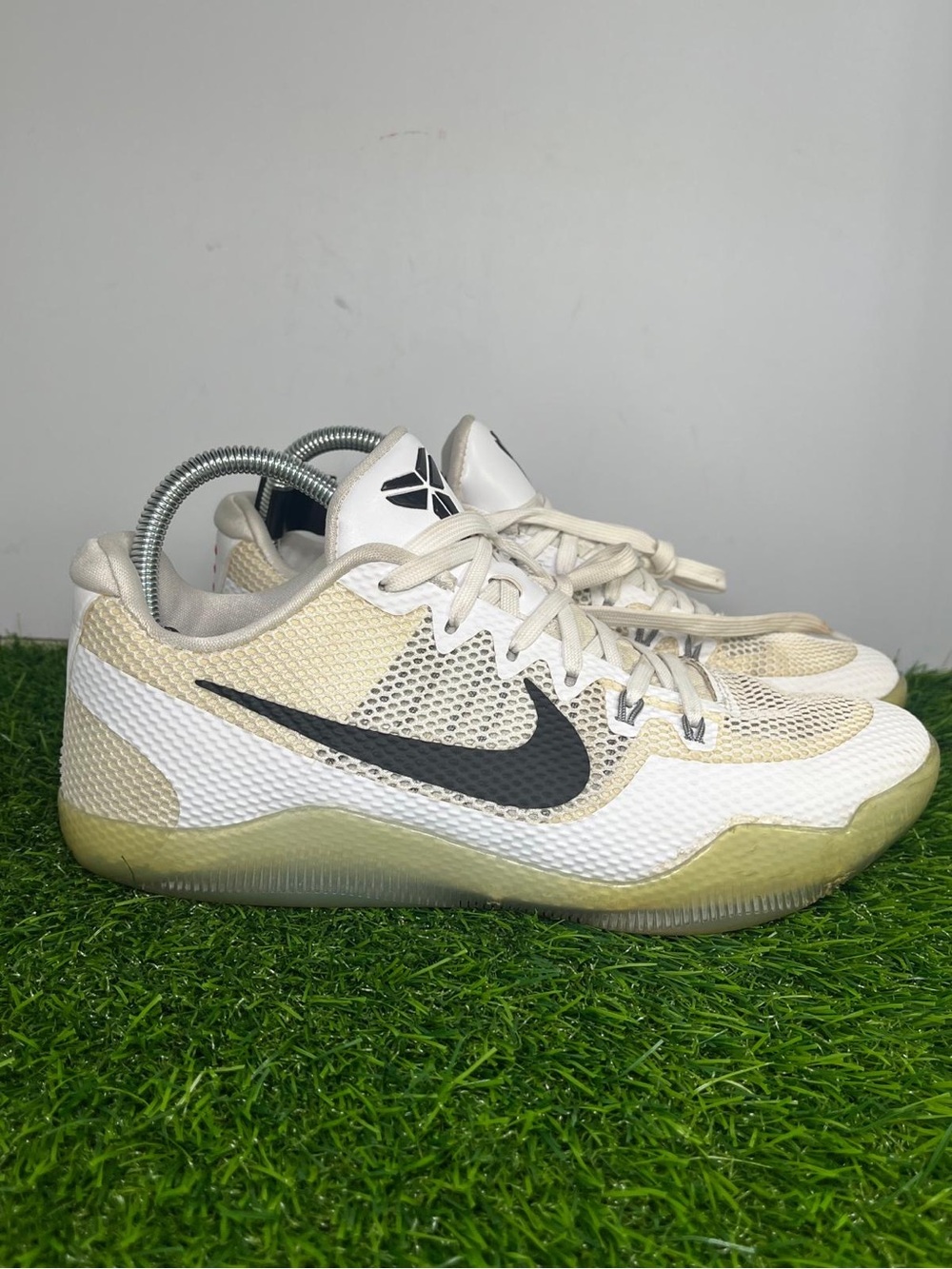 Nike Kobe 11 XI White Black Basketball Shoes Men’s Size 8 - Picture 3 of 10